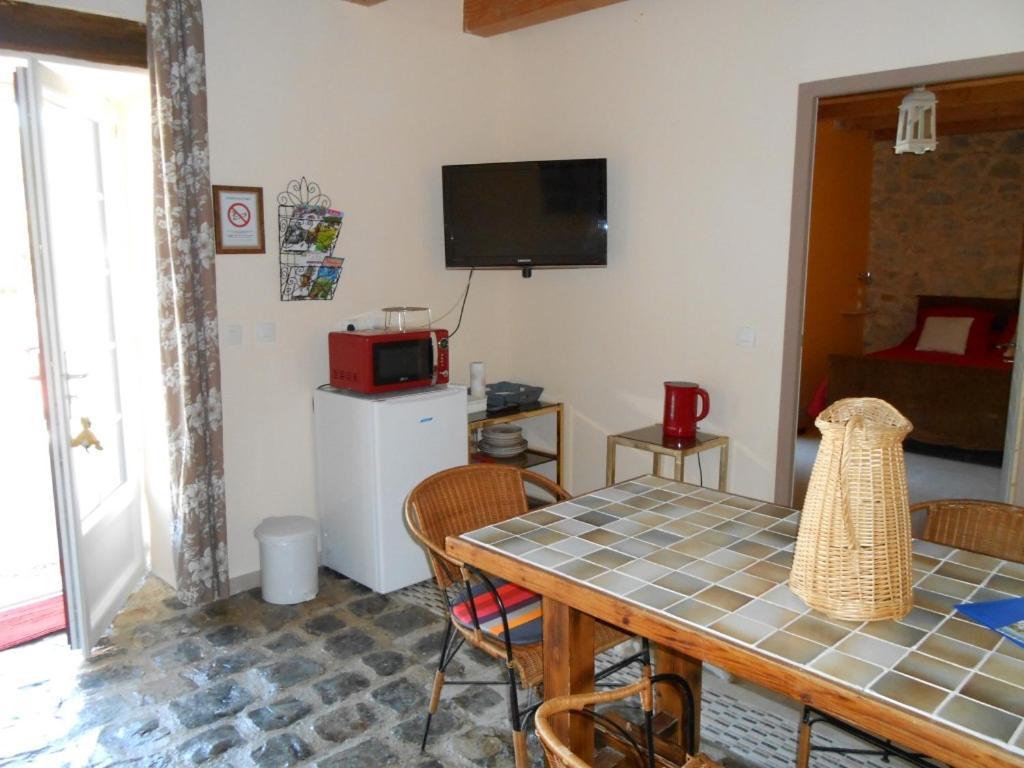 La Dame Blanche Bed & Breakfast Saint-Maurice-d'Ibie Luaran gambar